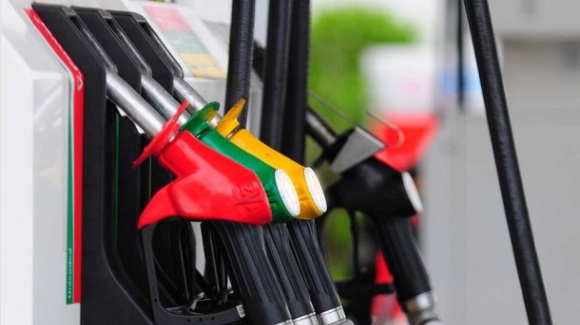 Μειώσεις φόρων στα καύσιμα θα ζητήσει η κυβέρνηση από την Τρόικα