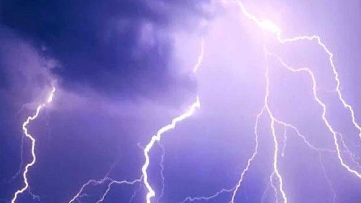 Άνοιξαν οι ουρανοί: Ισχυρές καταιγίδες και χαλάζι σε πολλές περιοχές της Φθιώτιδας