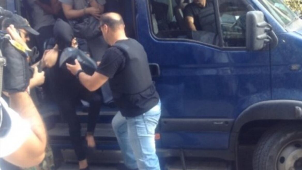Απολογούνται έξι από τους συλληφθέντες για την ηρωίνη στη Φιλοθέη