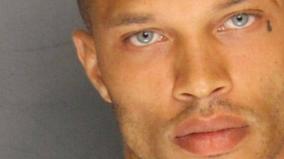 Καλιφόρνια: Η φωτογραφία της σύλληψής του έκανε ρεκόρ σε likes στο Facebook!