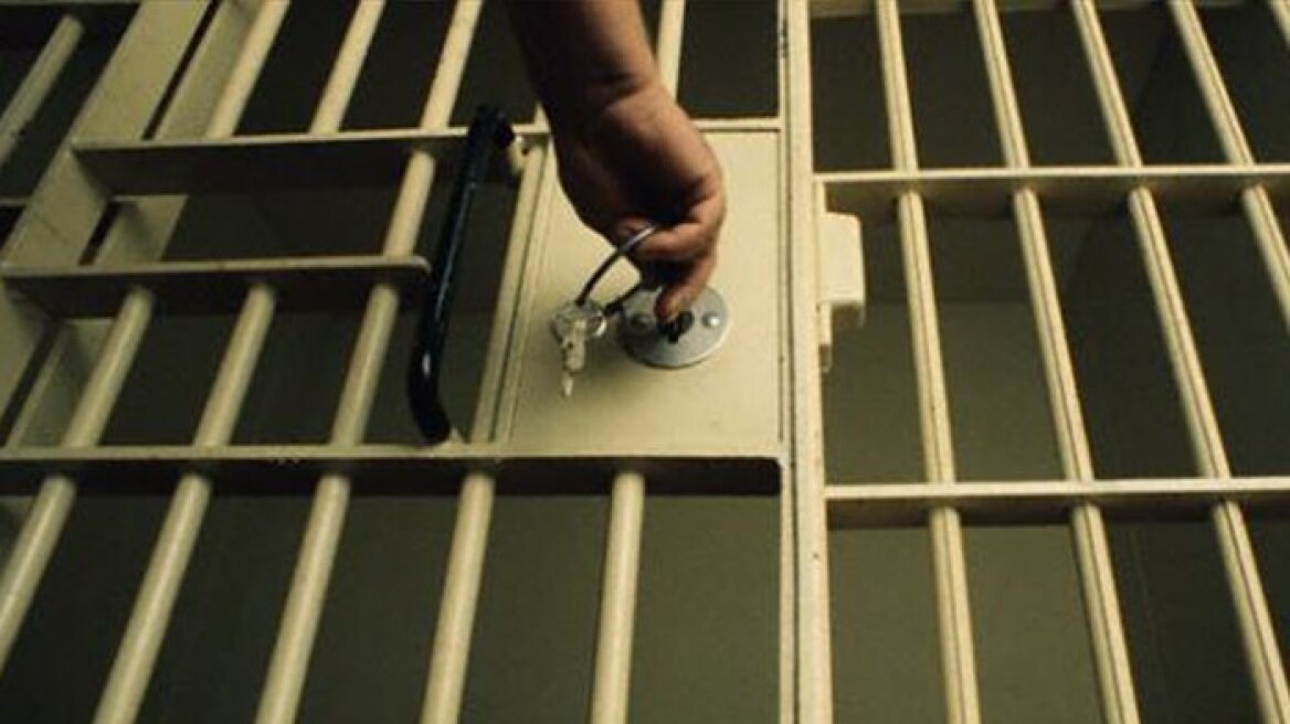 Γρεβενά: Σωφρονιστικός υπάλληλος προσπάθησε να εισάγει ναρκωτικά στη φυλακή