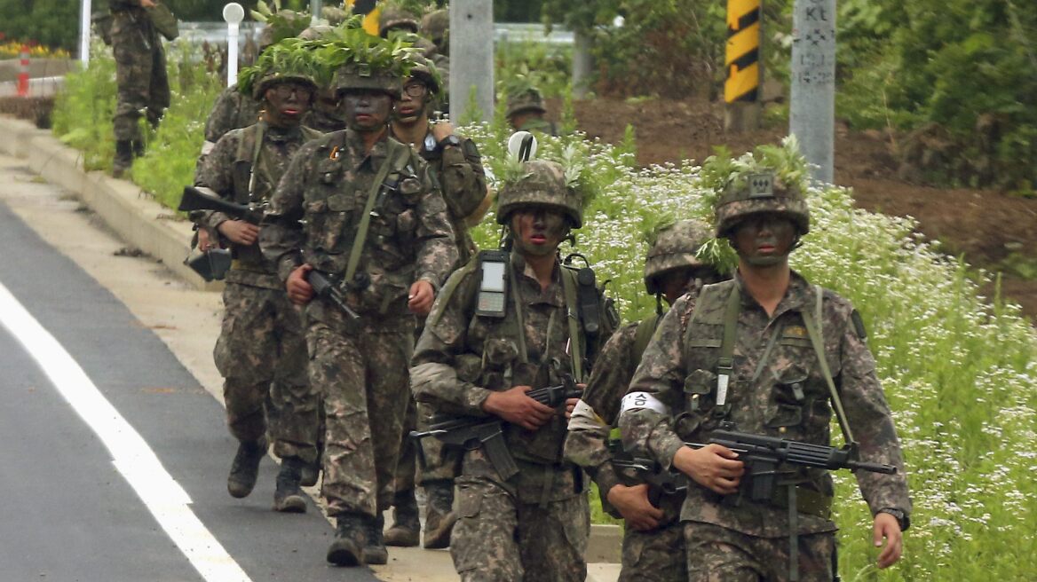 Νότια Κορέα: Συνελήφθη ο στρατιώτης που σκότωσε πέντε συναδέλφους του