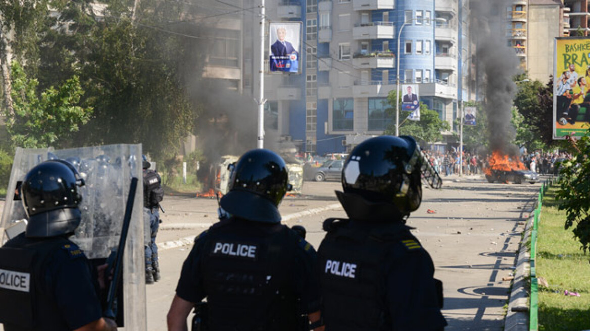 Συγκρούσεις αστυνομικών και διαδηλωτών στο Κόσοβο - 21 τραυματίες
