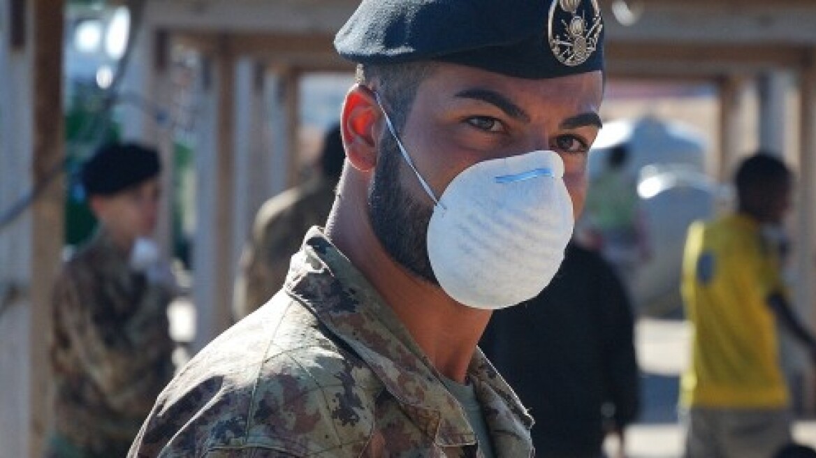 Ιταλία: Με φυματίωση πέντε αστυνομικοί που διέσωσαν μετανάστες