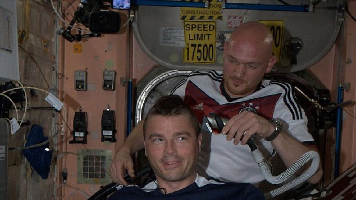 Αμερικανοί αστροναύτες πρώτα έχασαν το στοίχημα και μετά τα... μαλλιά τους!
