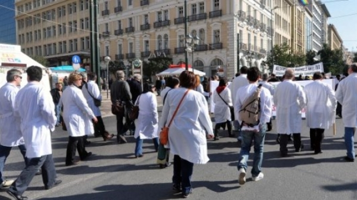 Αποκατάσταση των περικοπών στους γιατρούς ζητά και ο Πανελλήνιος Ιατρικός Σύλλογος