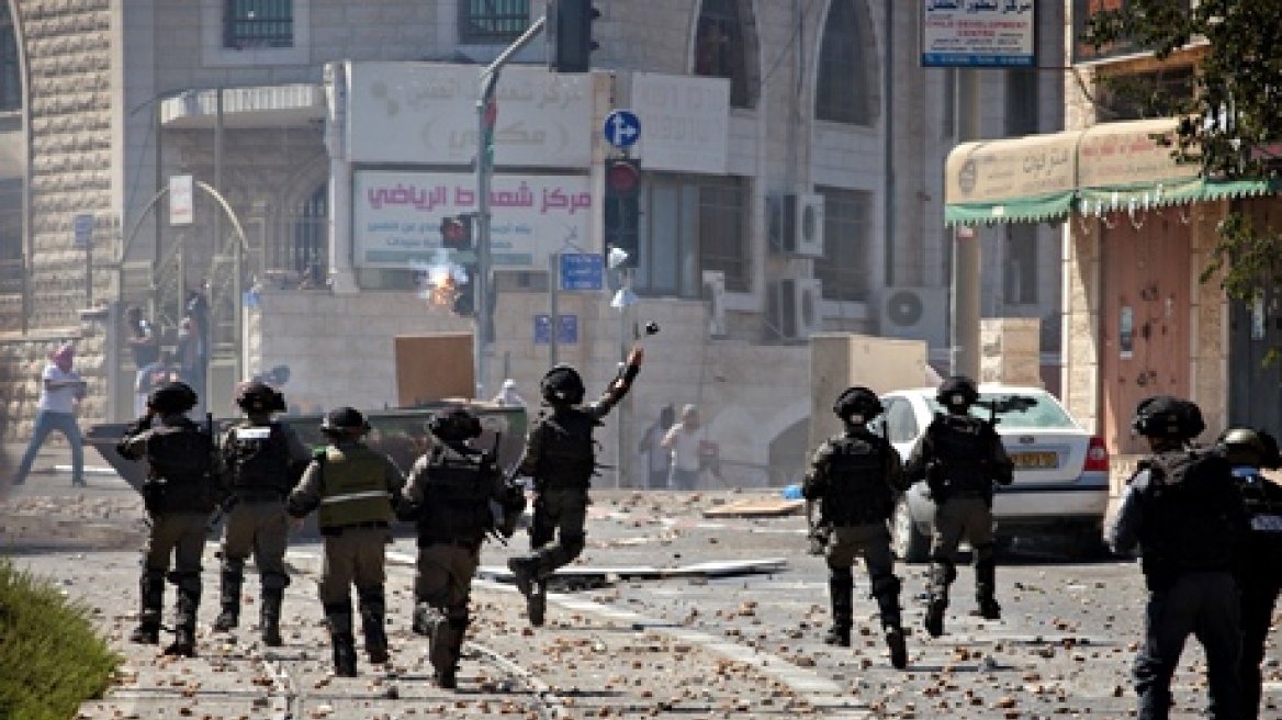 Ιερουσαλήμ: Παλαιστίνιοι διαδηλωτές συγκρούονται με την αστυνομία
