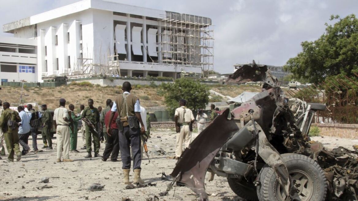 Σομαλία: Τουλάχιστον 4 νεκροί από έκρηξη παγιδευμένου αυτοκινήτου κοντά στη Βουλή