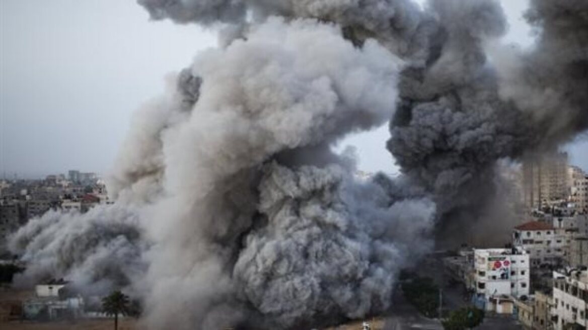 Δεκάδες ισραηλινές αεροπορικές επιδρομές στη Γάζα