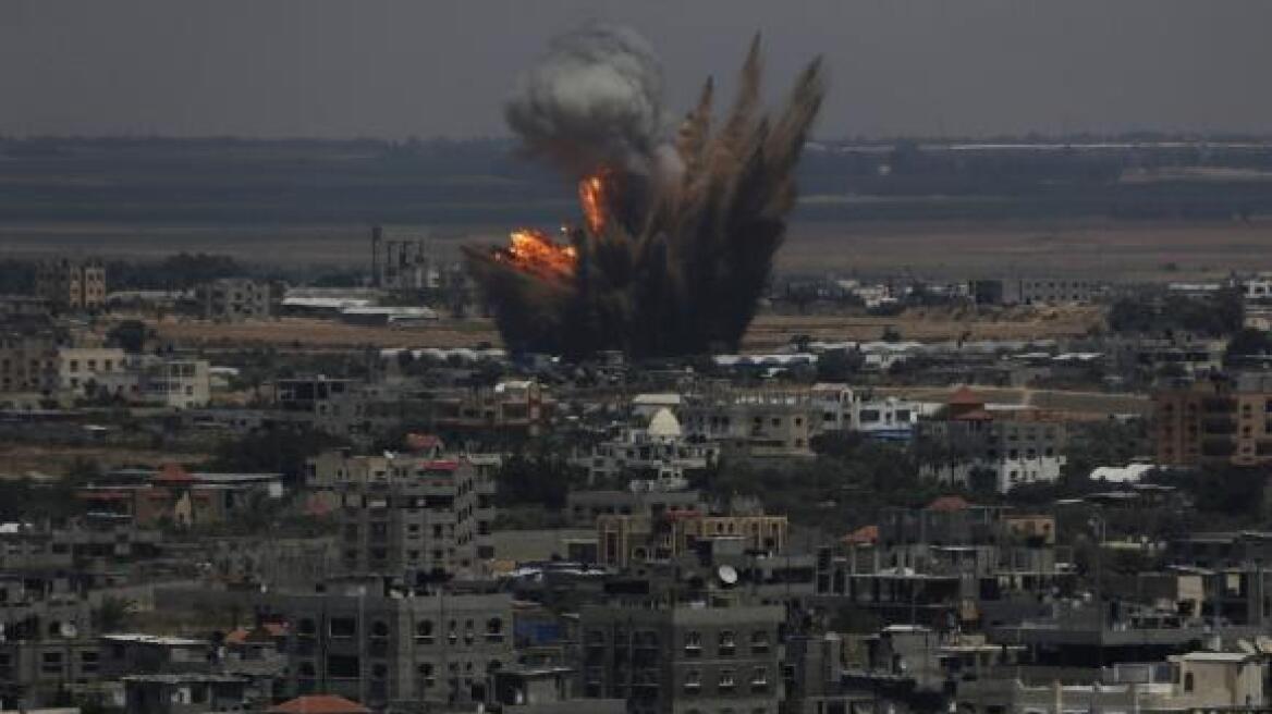 Απαντά με αεροπορικές επιδρομές το Ισραήλ στις ρουκέτες από τη Γάζα