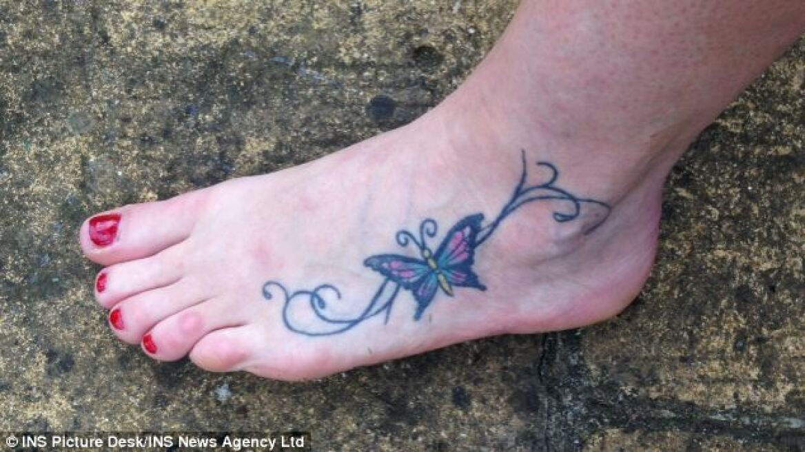 Βρετανία: Απέλυσαν 38χρονη επειδή είχε τατουάζ στο πόδι!