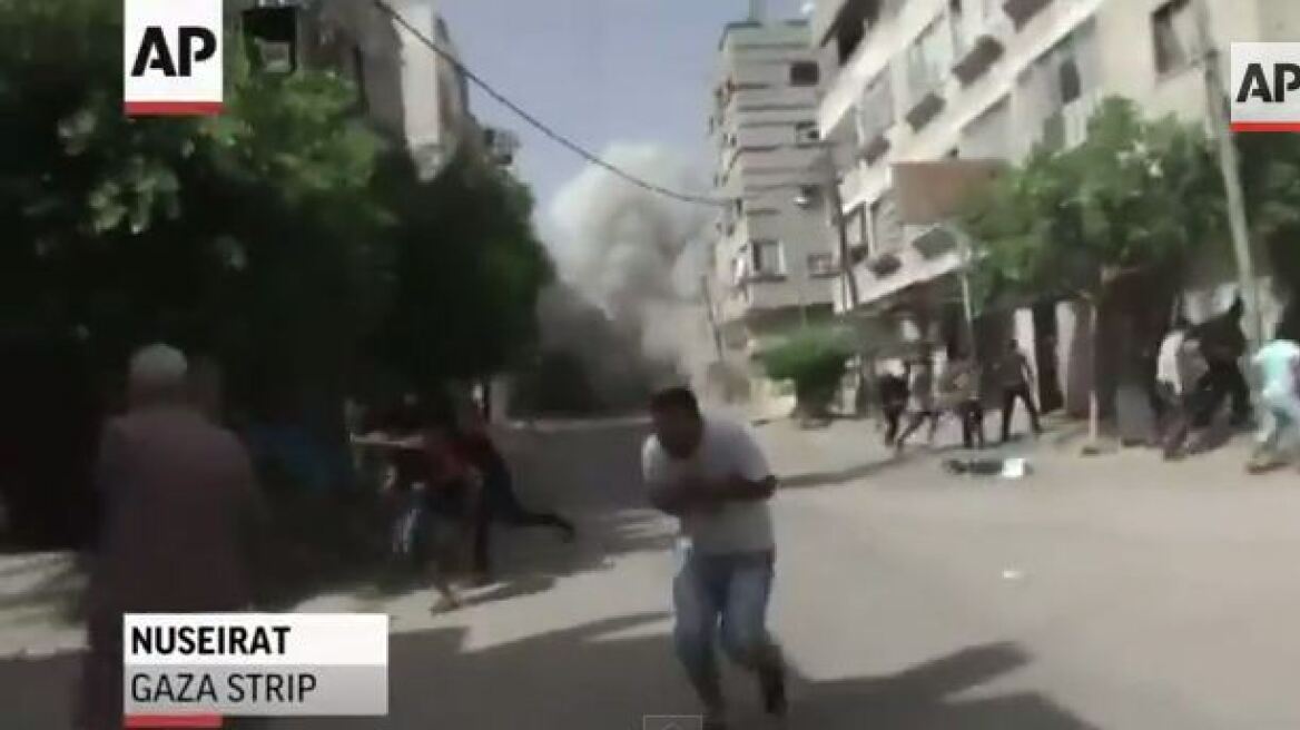 Βίντεο: Την ώρα που πέφτουν οι βόμβες στη Γάζα