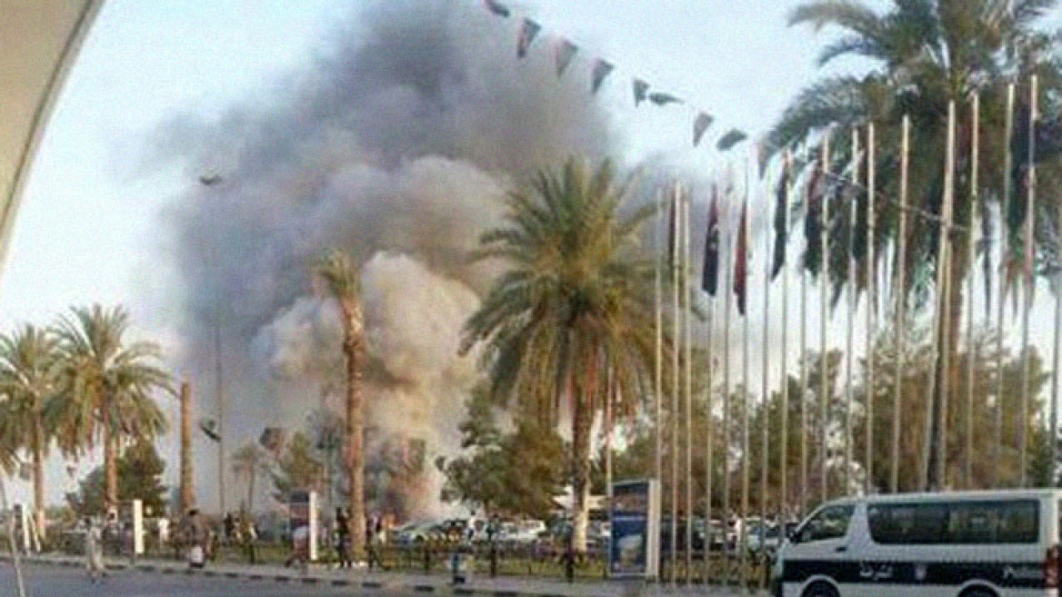 Λιβύη: Εκρήξεις και συγκρούσεις στο αεροδρόμιο της Τρίπολης