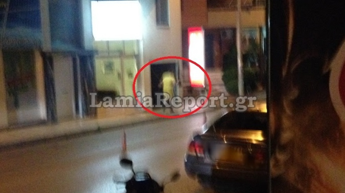 Σκηνές «Φαρ Ουέστ» στη Λαμία - Βγήκε έξω και πυροβολούσε εναντίον αστυνομικών