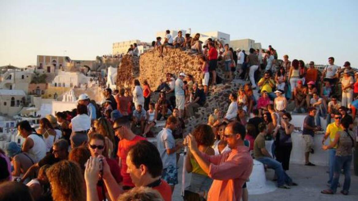 Πάνω από 19 εκατ. οι τουρίστες φέτος στην Ελλάδα - «Θολό» το τοπίο για το 2015