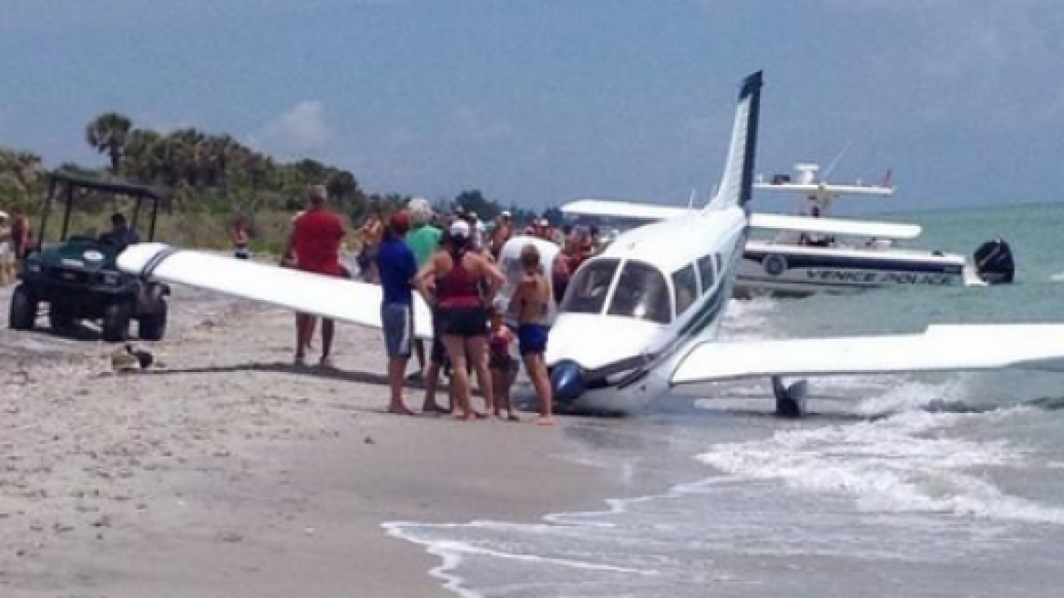 Λος Άντζελες: Αεροπλάνο «προσγειώθηκε» σε παραλία