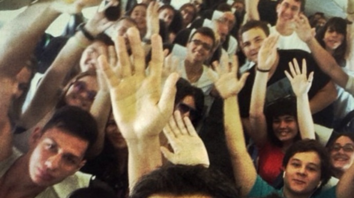 Το... αεροπλανικό selfie του Σάκη Ρουβά