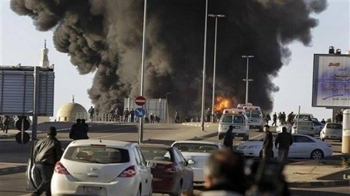 Λιβύη: Εκτός ελέγχου η φωτιά στις δεξαμενές καυσίμων