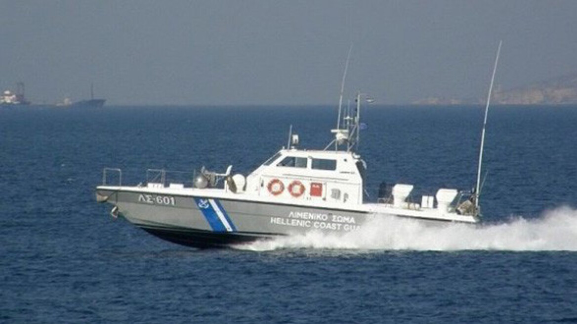 Ακυβέρνητο σκάφος με 65 λαθρομετανάστες ανοιχτά της Κεφαλονιάς