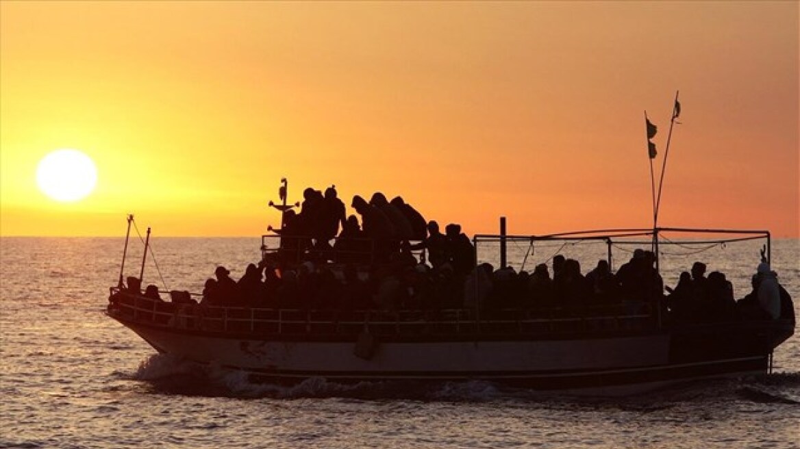 Στην Ιταλία το πλοίο με τους παράνομους μετανάστες που υπέστη βλάβη ανοιχτά της Κεφαλλονιάς