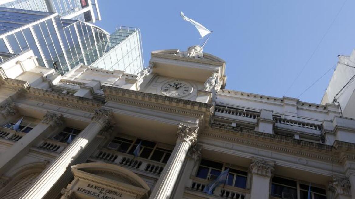 Αργεντινή: Οι τράπεζες επεξεργάζονται σχέδιο για να μη χρεοκοπήσει η χώρα