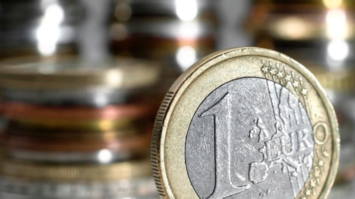 Χαμηλό 8μήνου για το ευρώ στο 1,34 έναντι του δολαρίου