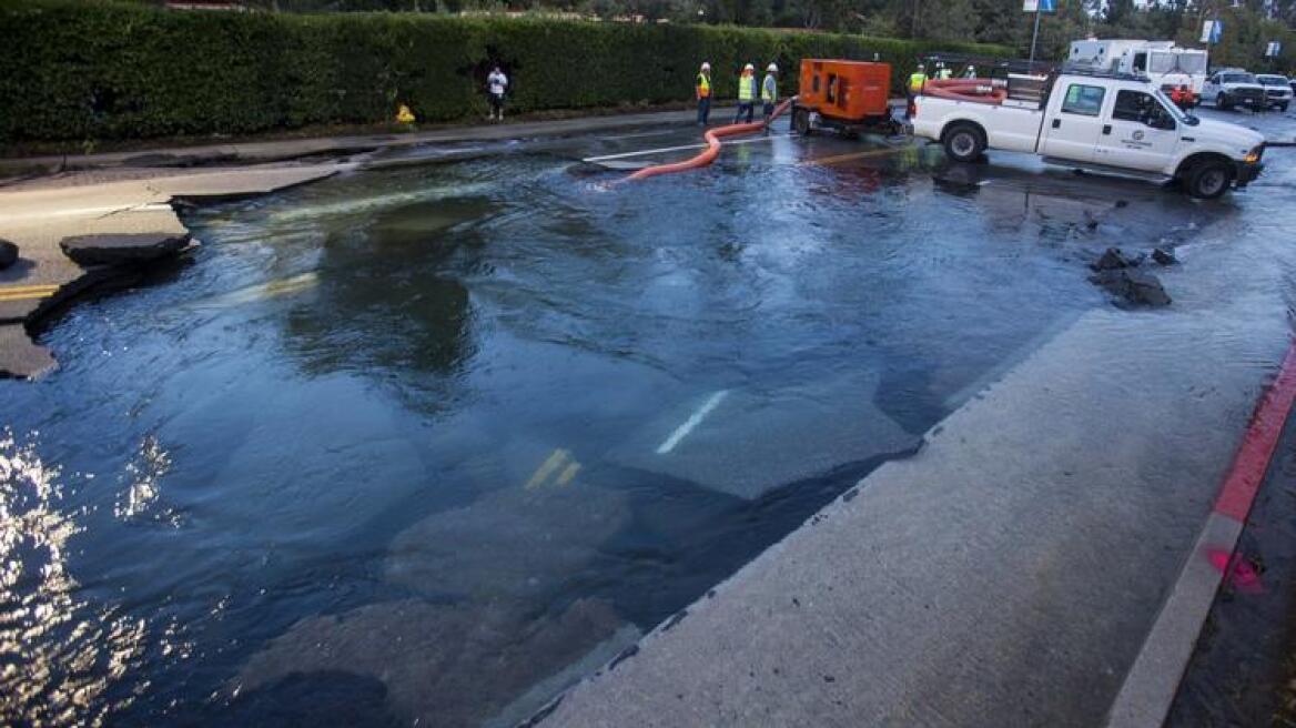 Πλημμύρισε το κέντρο του Λος Άντζελες και το UCLA από σπασμένη σωλήνα νερού!