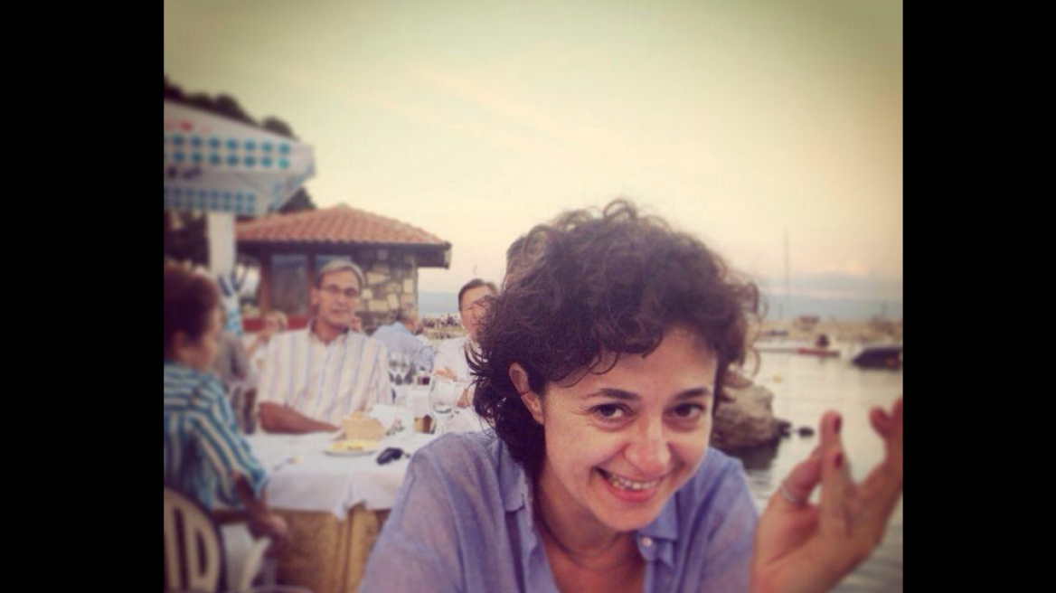 Twitter: Νεαρές Τουρκάλες «σκάνε στα γέλια» με την απαγόρευση του Αρίντς