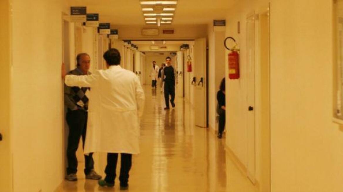 Σοκ στην Ιταλία: Νοσηλεύτρια έβγαλε selfie με νεκρή ασθενή