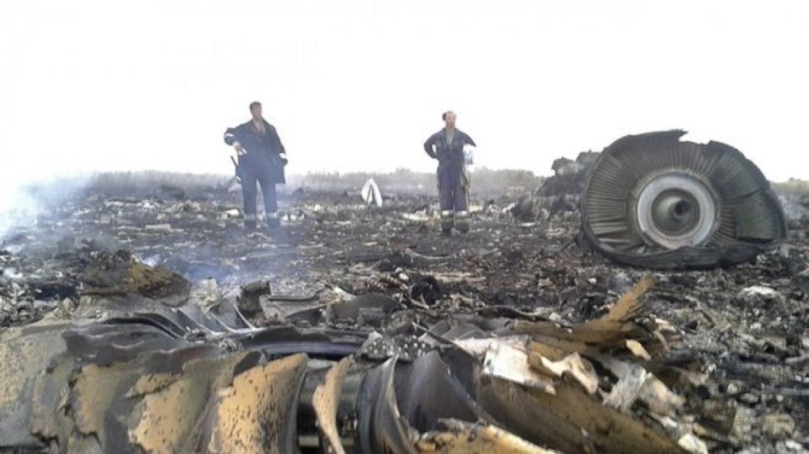 Ουκρανία: Ισχυρές εκρήξεις μετά την άφιξη των ερευνητών στο σημείο συντριβής του Boeing