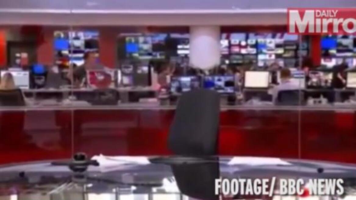 BBC: Το δελτίο ειδήσεων ξεκίνησε χωρίς τον παρουσιαστή (βίντεο) 