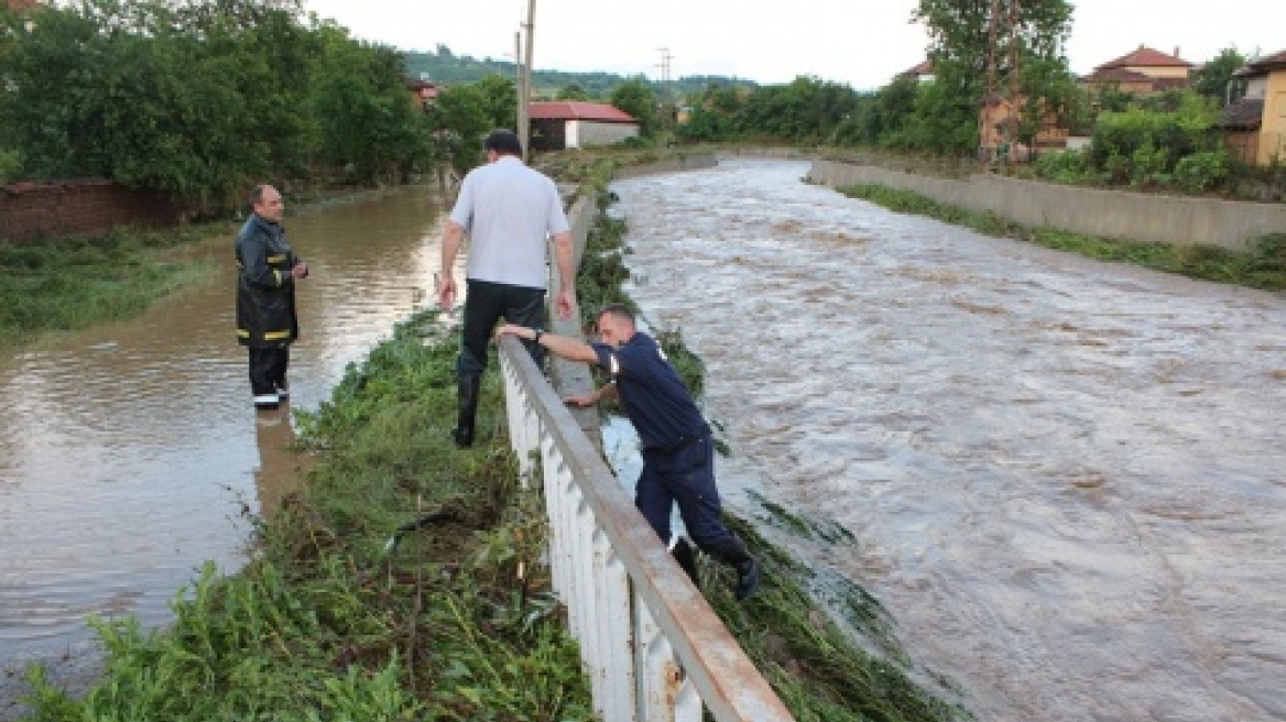 Βίντεο: Εικόνες βιβλικής καταστροφής - Τρία θύματα από τις πλημμύρες στη Βουλγαρία