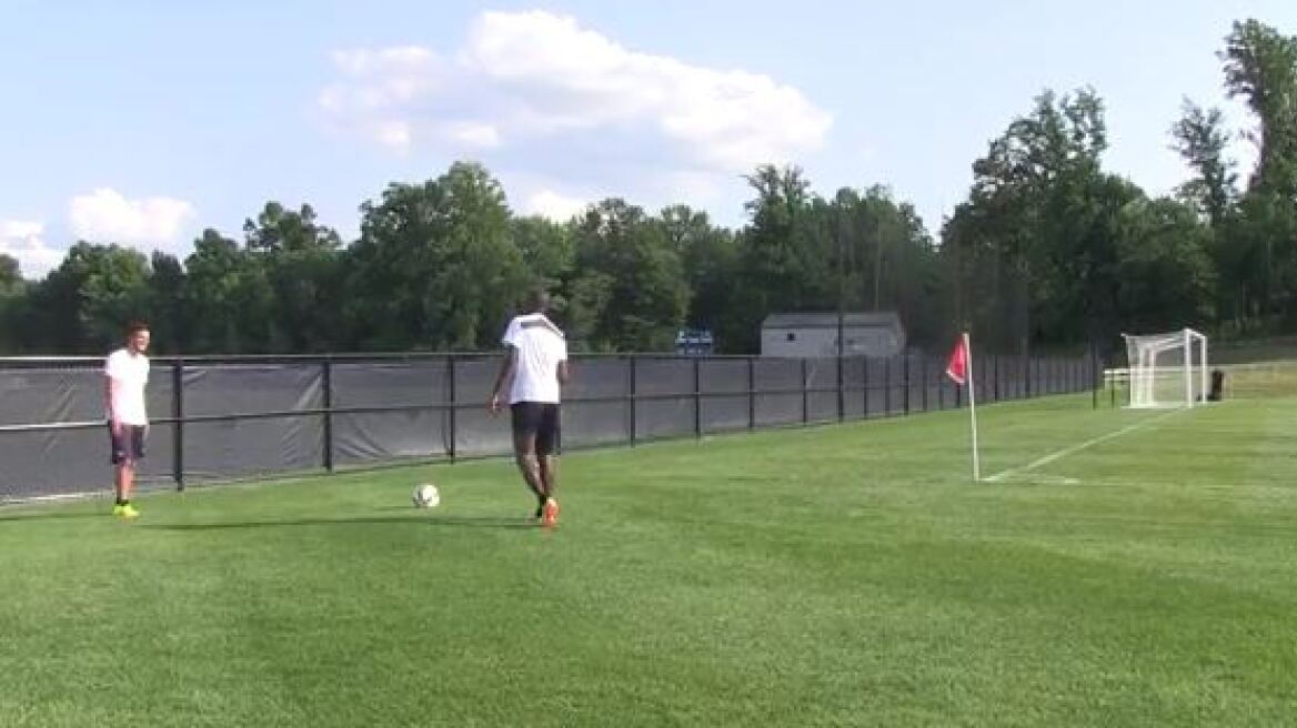 Βίντεο: Ο Σάμαρης έβαλε γκολ πίσω από την τελική γραμμή του κόρνερ