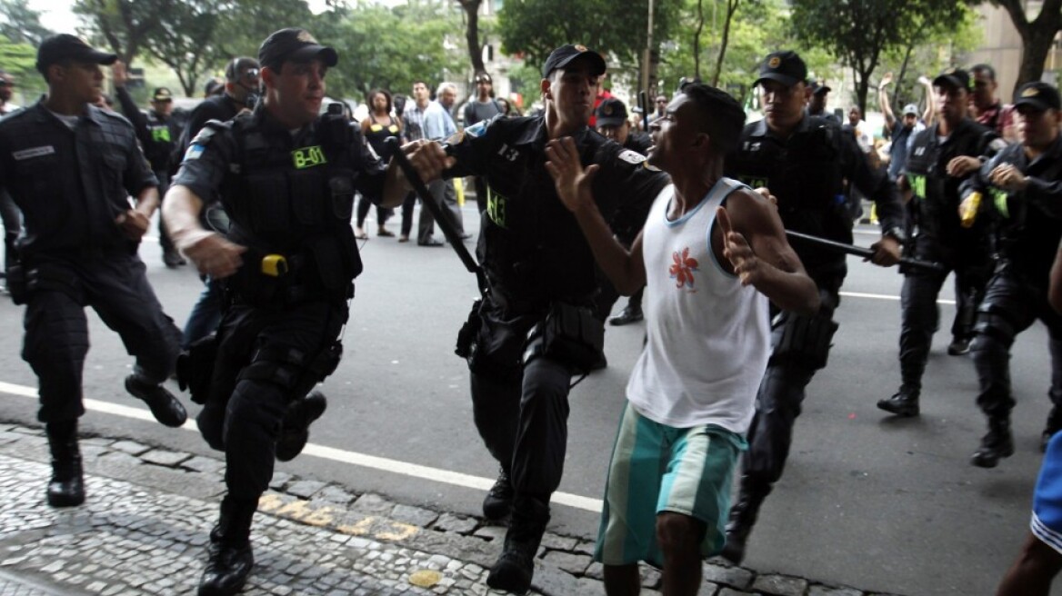 Βραζιλία: Αστυνομικοί κατηγορούνται πως εκτέλεσαν άντρα που είχε παραδοθεί