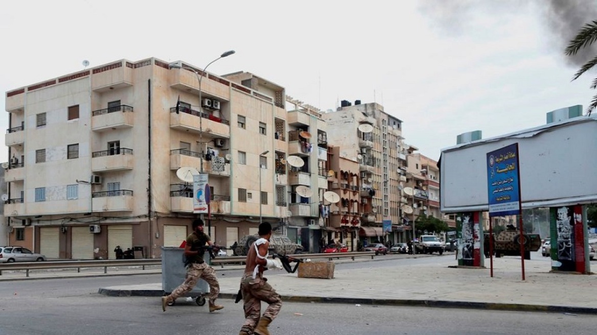 Λιβύη: H μία μετά την άλλη κλείνουν οι πρεσβείες στην Τρίπολη