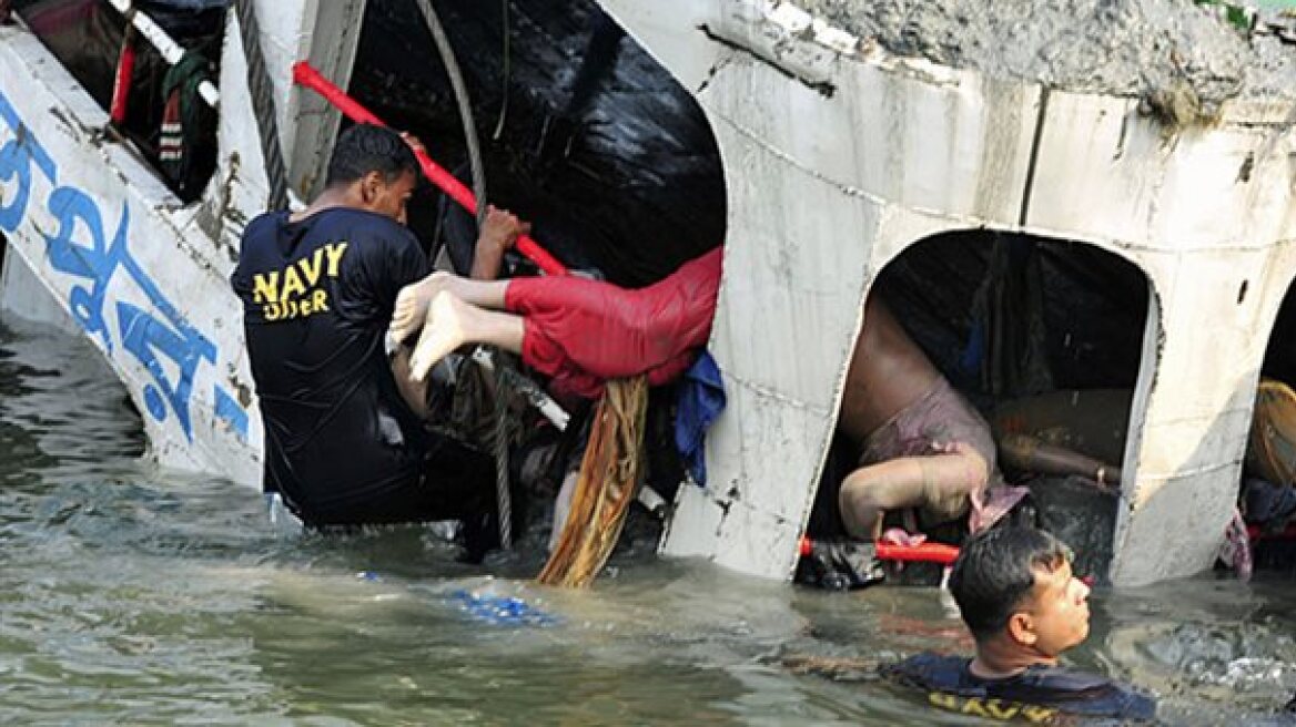 Ποταμόπλοιο με πάνω από 200 επιβαίνοντες βυθίστηκε στο Μπαγκλαντές 