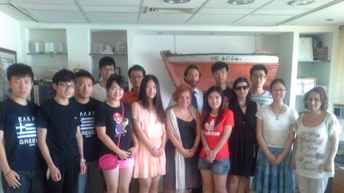 Κινέζοι φοιτητές στην Ακτή Μιαούλη στην έδρα της XRTC Business Consultants