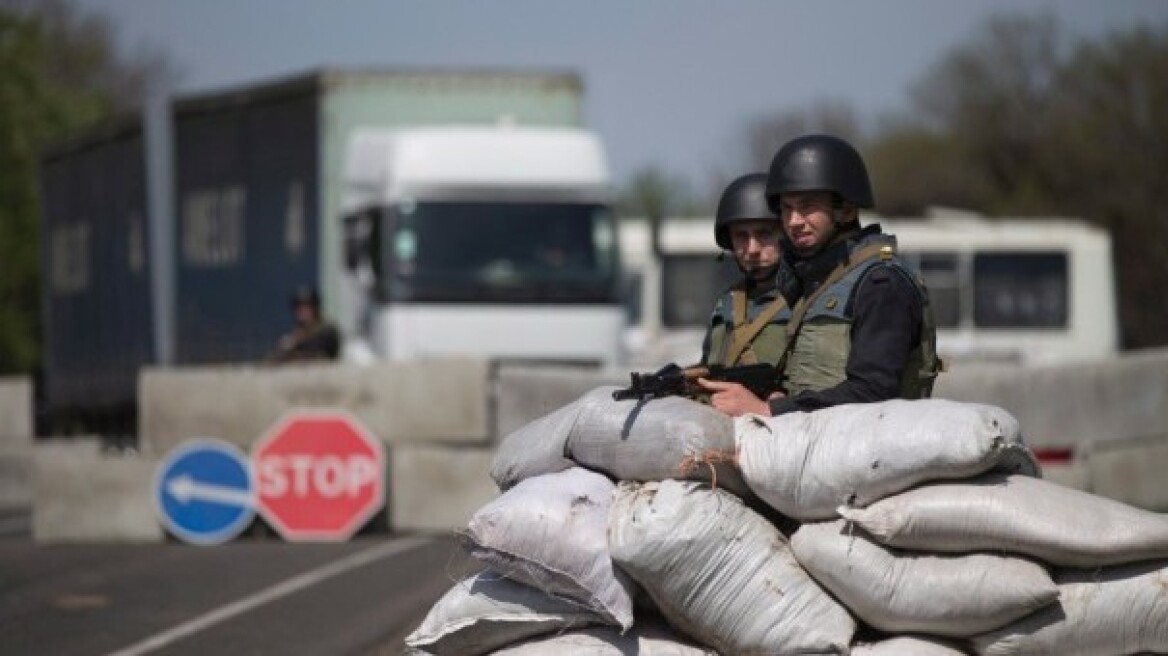 Financial Times: Η Ρωσία ενισχύει το στρατό στα σύνορα με Ουκρανία