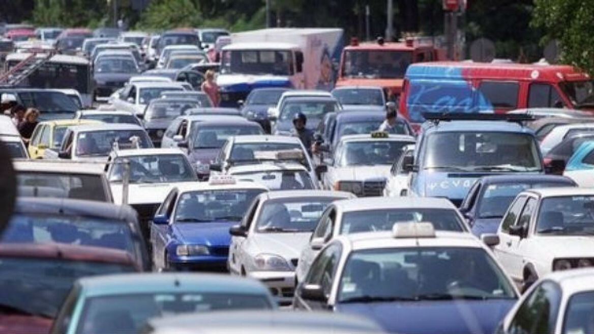 Κανονικά η κυκλοφορία στην εθνική οδό Αθηνών-Λαμίας - Δίπλωσε νταλίκα   
