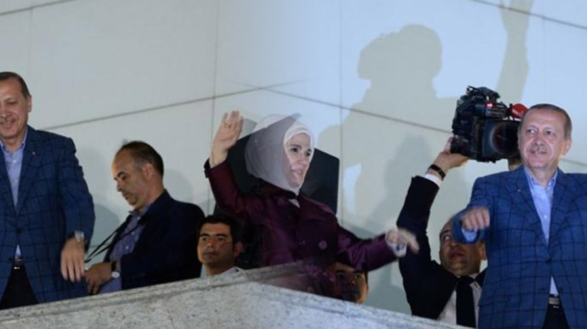 Πανίσχυρος ο «σουλτάνος» Ερντογάν: Πρόεδρος με 52%