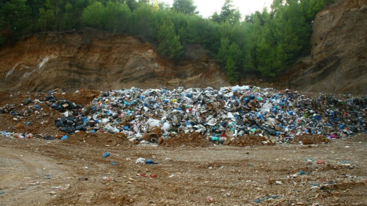 Πού θα δοθούν 785.200 ευρώ για τις ανεξέλεγκτες αποθέσεις «επικίνδυνων αποβλήτων»
