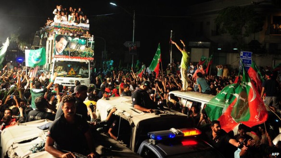 Πακιστάν: Συγκρούσεις μετά από πυροβολισμούς εναντίον του ηγέτη της αντιπολίτευσης