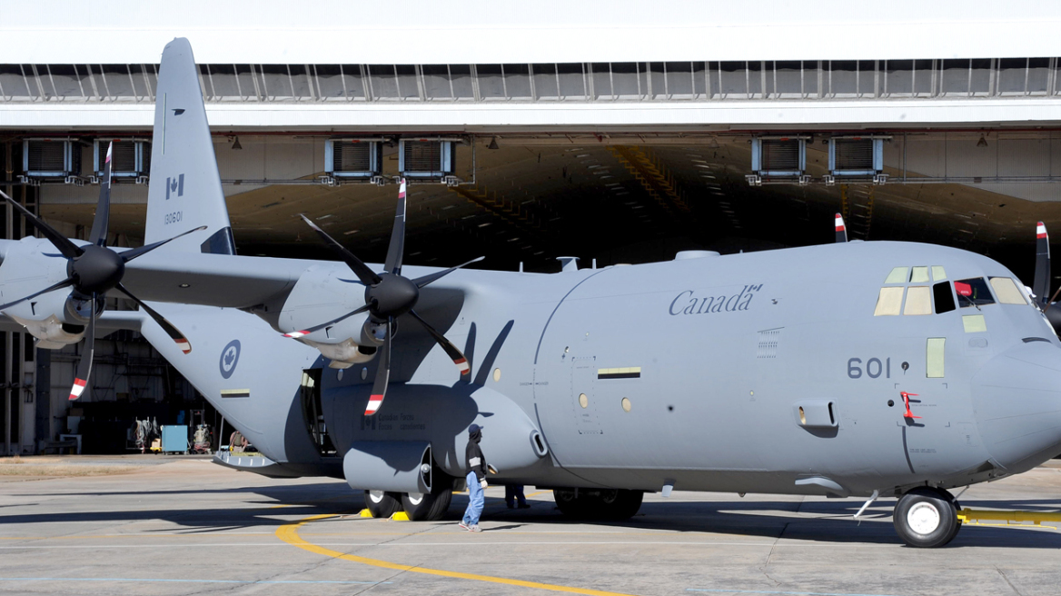 Ιράκ: Και ο Καναδάς στέλνει αεροσκάφη για τη διανομή στρατιωτικού υλικού στους Κούρδους