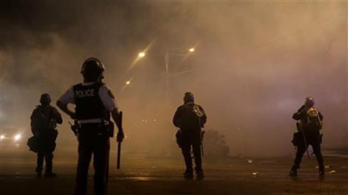 Φλέγεται το Φέργκιουσον: Συγκρούσεις με την αστυνομία