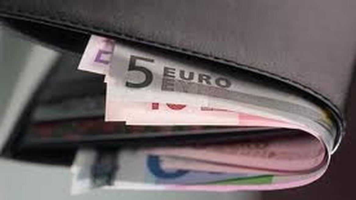 Κεφαλονιά: Βρήκε και παρέδωσε πορτοφόλι με 1000 ευρώ