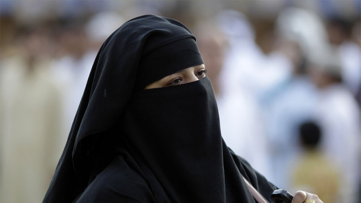 Σαουδική Αραβία: Γυναίκα καταδικάστηκε σε φυλάκιση ενός μήνα και 50 μαστιγωμάτων