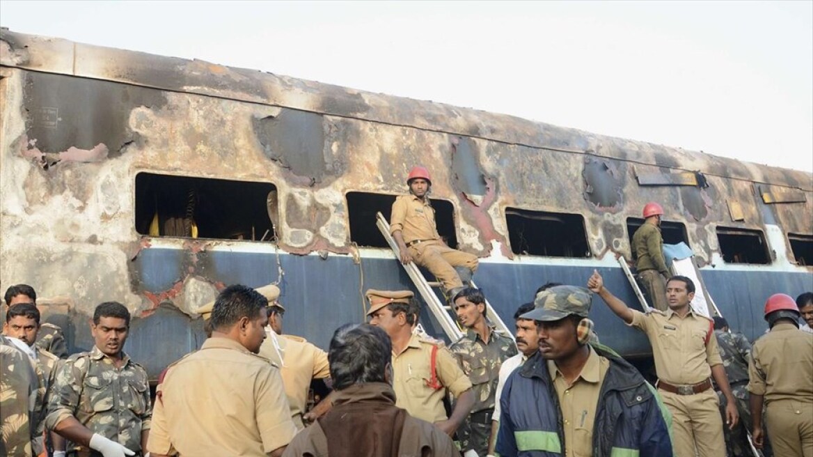 Ινδία: Σύγκρουση τρένου με τρίκυκλο - Τουλάχιστον 20 νεκροί