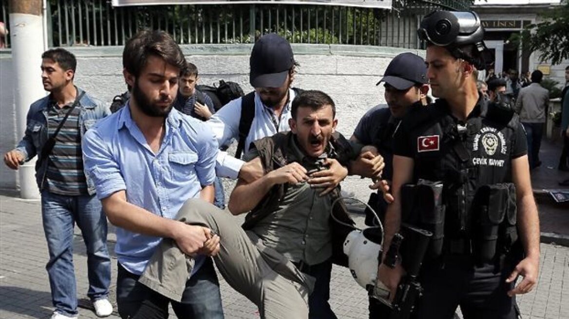 Νεκρός  κούρδος διαδηλωτής από πυρά στην Τουρκία    