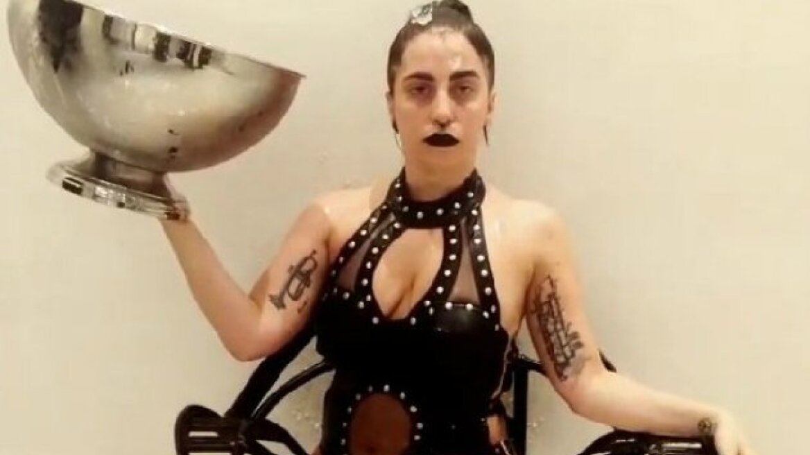 Βίντεο: Το... βλοσυρό Ice Bucket Challenge της Lady Gaga