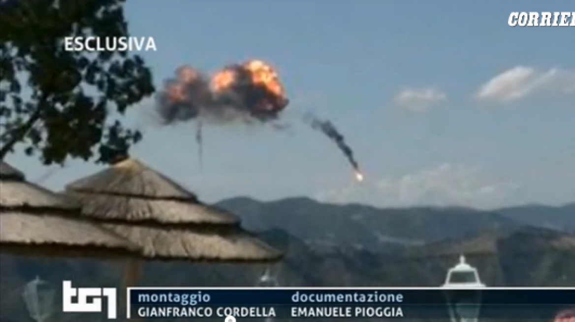Ιταλία: Δείτε τη στιγμή της σύγκρουσης δύο μαχητικών αεροσκαφών στον αέρα